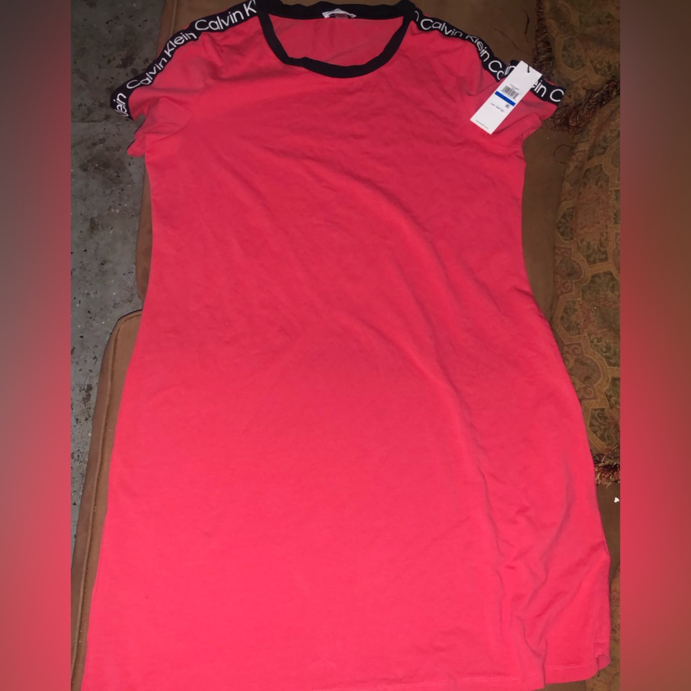 IT’s brand new never worn. It’s soft